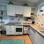 Zita Goeroeg Stilusu Haza Lejlighed *